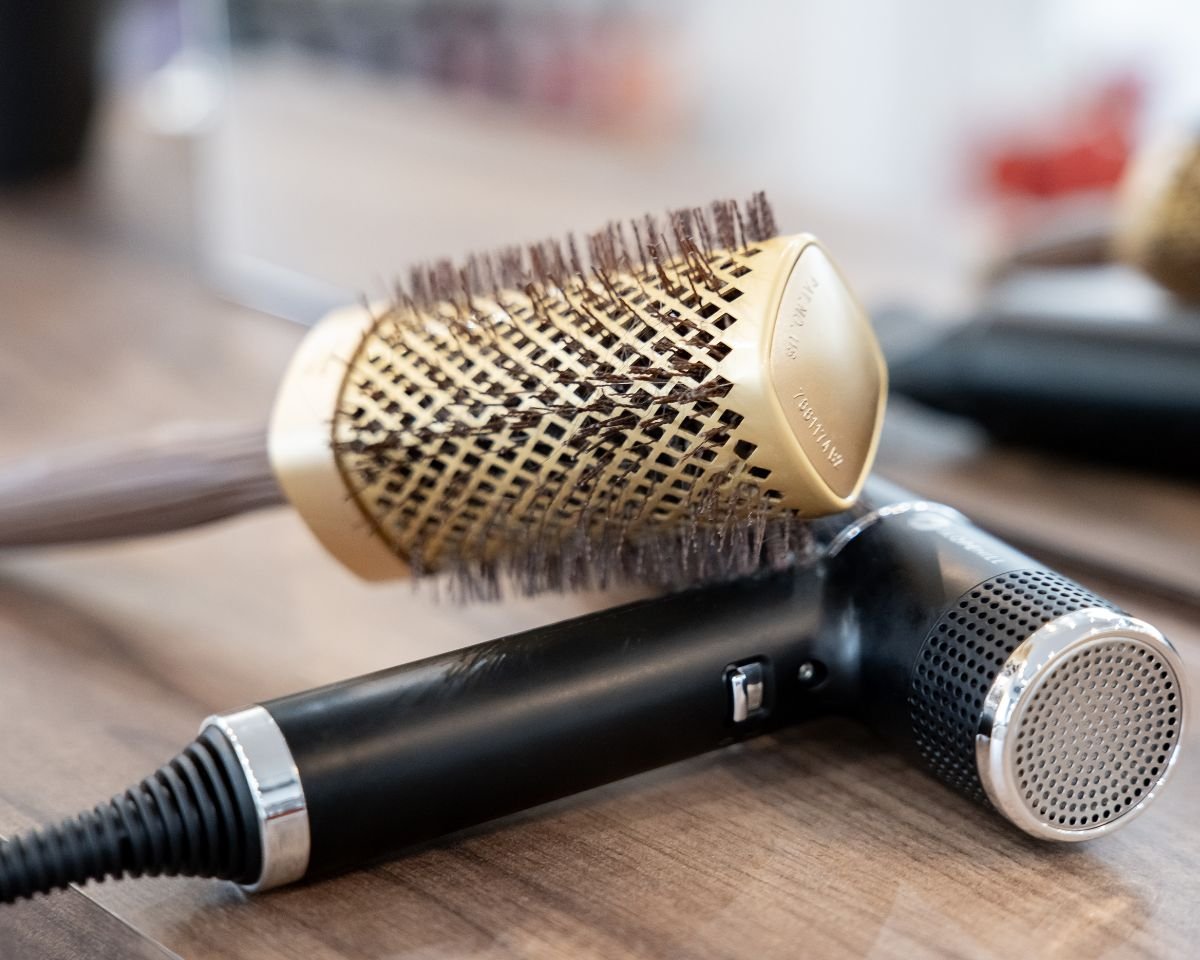 Professionelle Föhnbürste im Salon