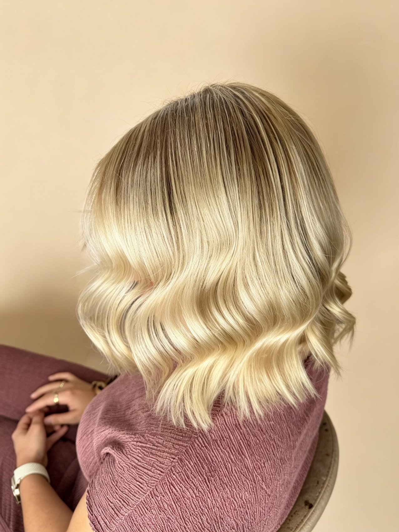 Blonder Wellen-Bob im Hollywood-Style